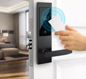 Khóa cửa vân tay là gì? Có an toàn không? Cách sử dụng?